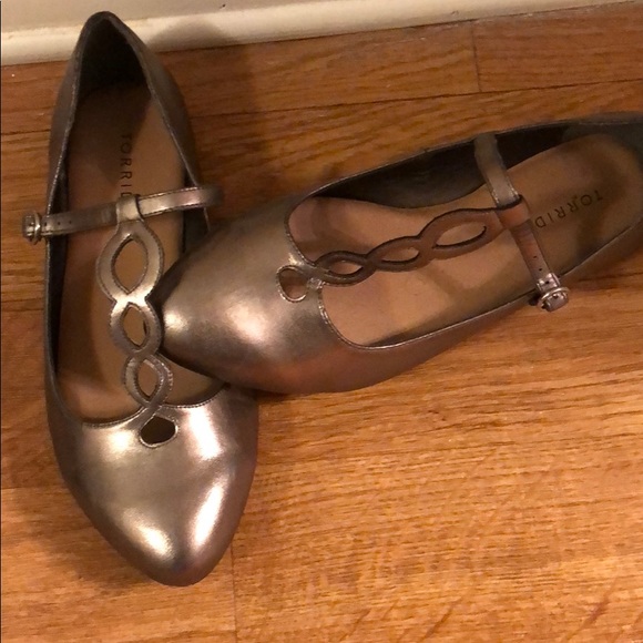Shoes - Picture 1 of 2